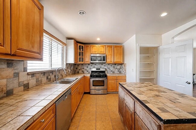 Photo - 10715 3rd Ave