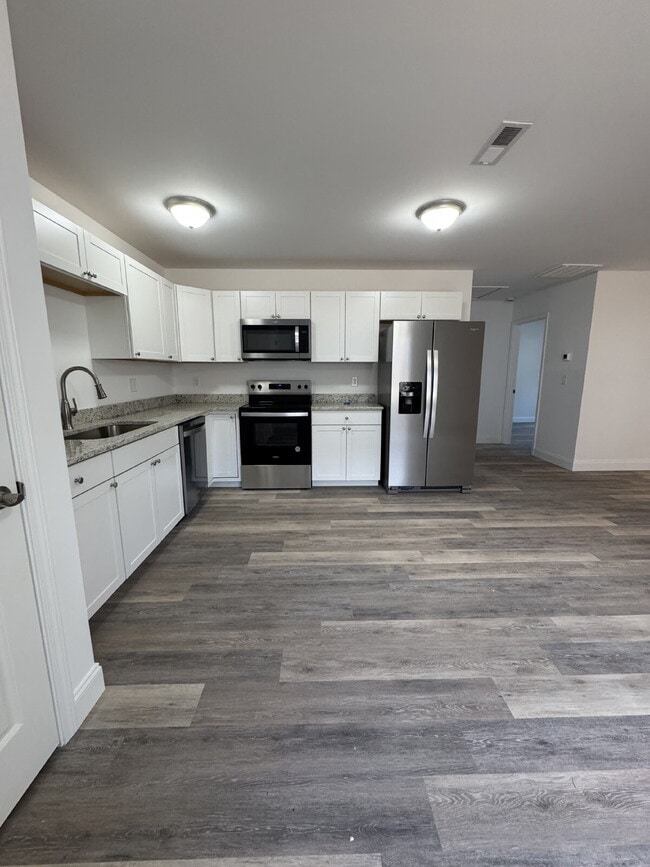 Photo - "Charming 3-Bed Haven with Granite Touches...