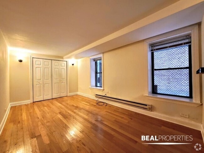 Building Photo - 0 bedroom in CHICAGO IL 60610 Unit 101 Rental