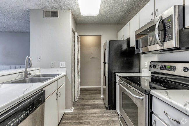Banyan - 1BR, 1BA - 764SF - Kitchen