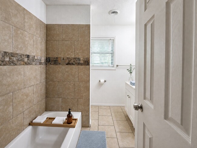 Photo - 1307 Dwinnell St