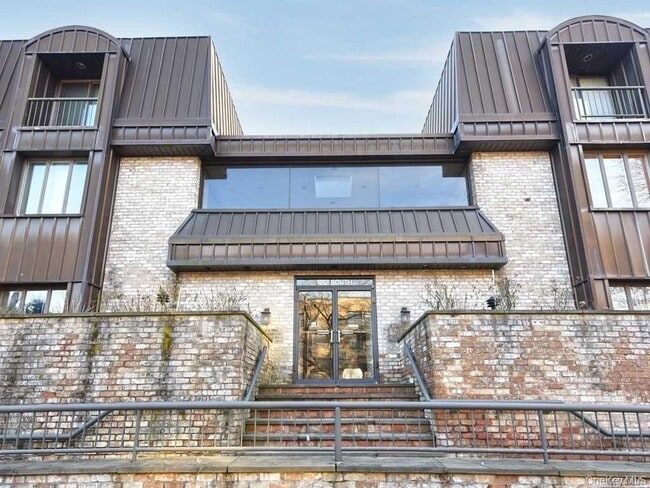 Photo - 130 S Middle Neck Rd Unit 2