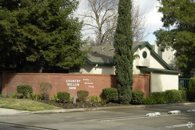 Building Photo - Country Hollow Apartments