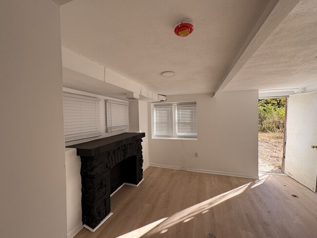 Photo - 182 Novak St