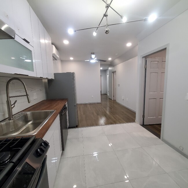 Building Photo - 232 1st St Rental