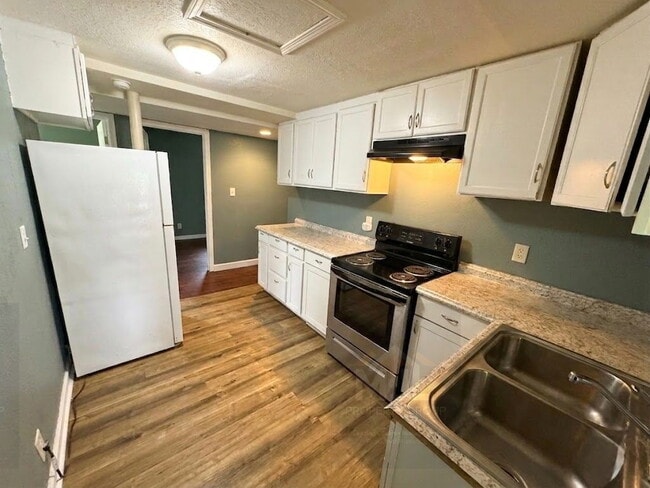 Photo - Spacious 3 Bedroom / 1 Bath Apartment in Sugar Creek *Ready Now*