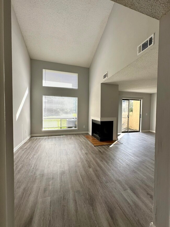 Building Photo - Park South at Deerwood Rental