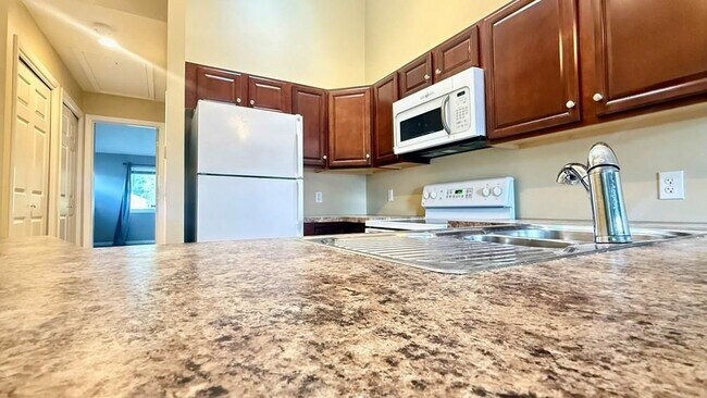 Photo - 863 Stratford Ln