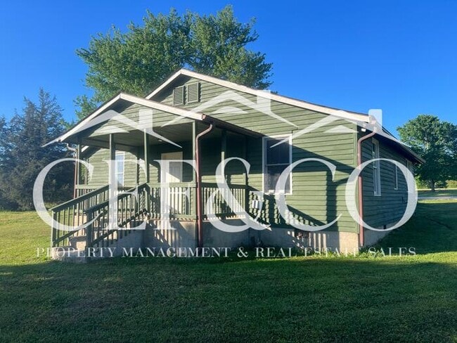 Building Photo - Adorably renovated 3 bedroom now available in Woodruff!