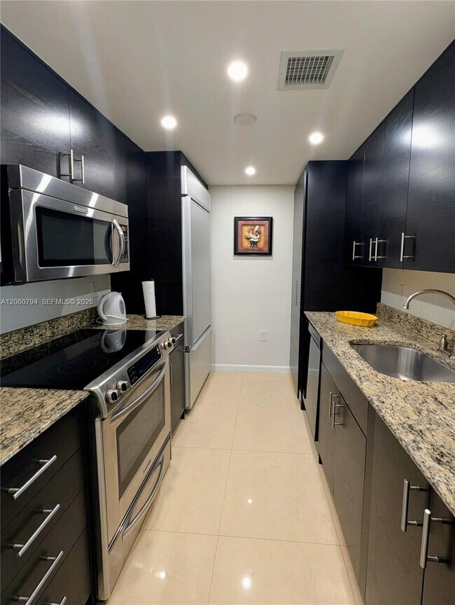 10275 Collins Ave Unit 1106