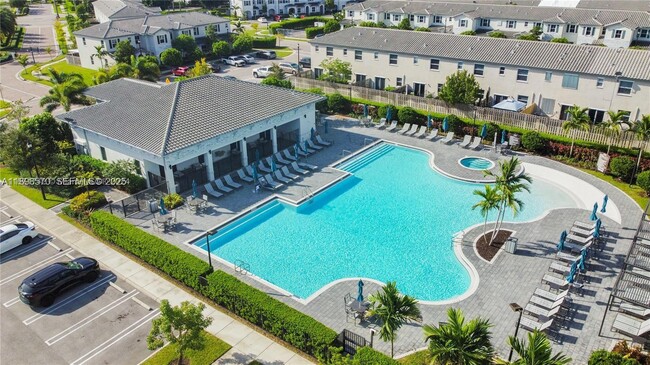 Building Photo - 2647 SE 8th Ct