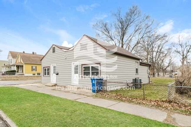 Photo - 2101 Dewey Ave