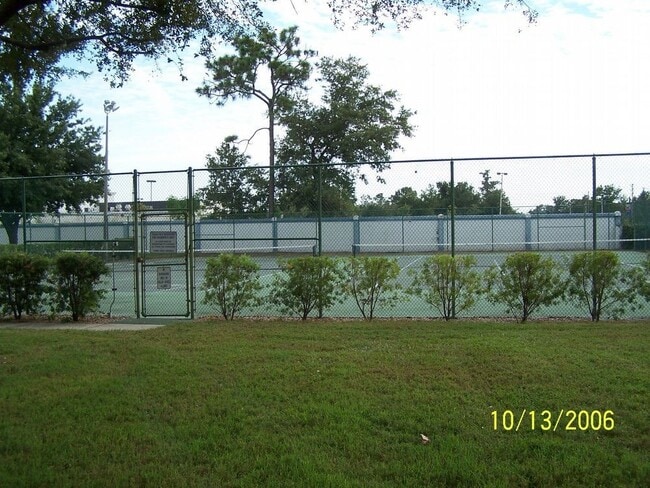 Photo - 952 Courtyard Ln