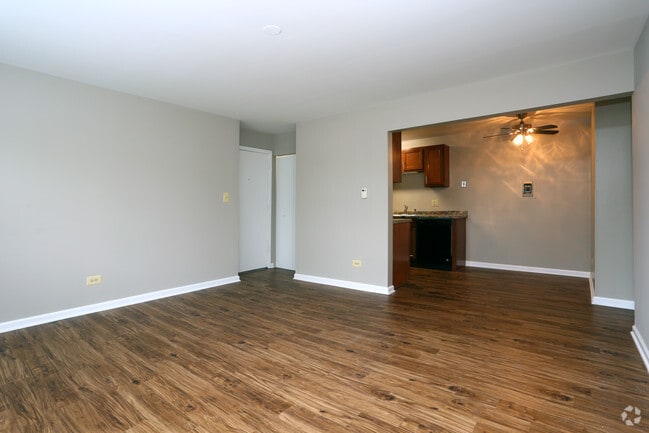 1BR, 1BA - 750SF - Living Room