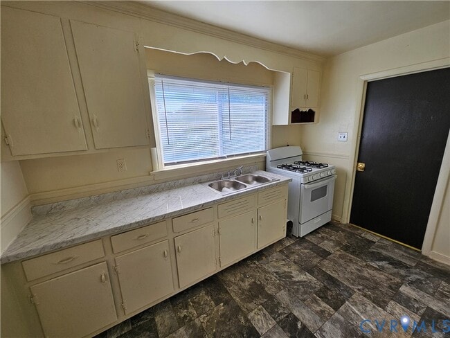 Photo - 2009 Selden St