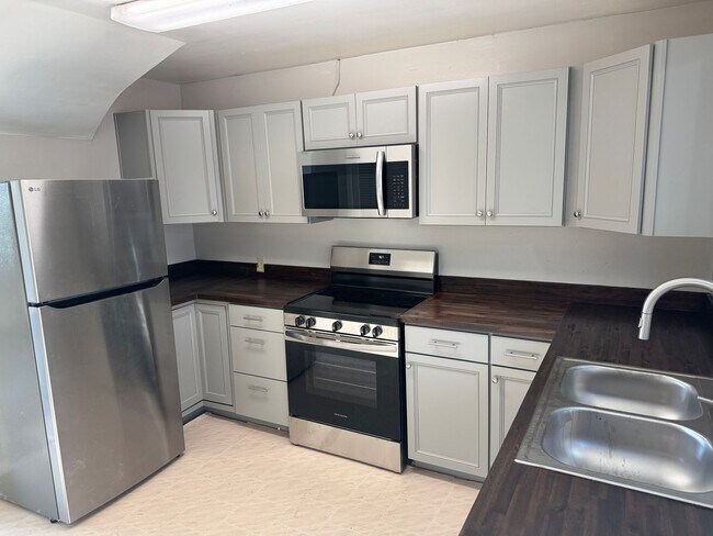 Photo - 221 N Henry Ave Unidad 223