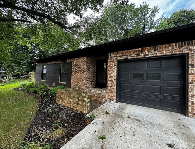 Building Photo - 1739 Creek Ct