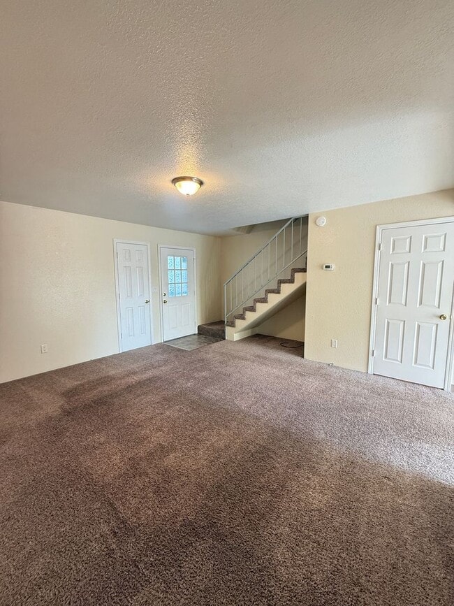 2037 Campus Dr Unit B