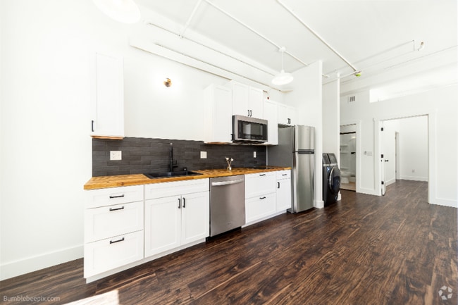 Building Photo - 7 S Howard St Unit 402 Rental