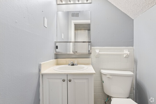 2BR, 1.5BA - 1,125SF - Second Bathroom