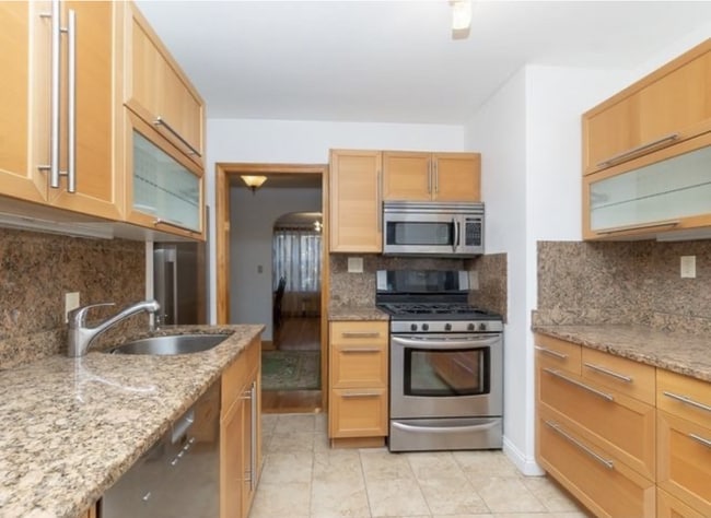 Kitchen - 60 Sutherland Rd Unit 4