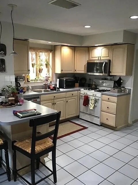 Building Photo - 16 Marney St Unit 1