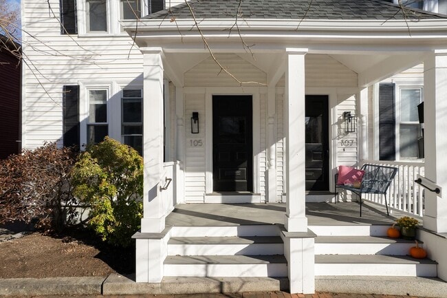 Building Photo - 105-107 Richards Unit 105