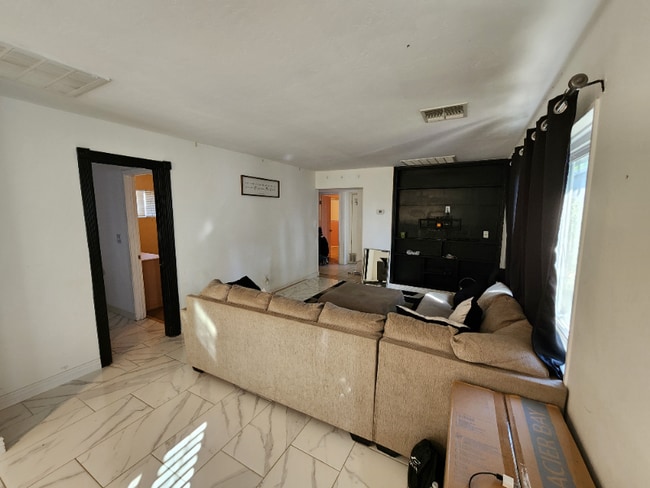 Photo - 3518 W Lynwood St