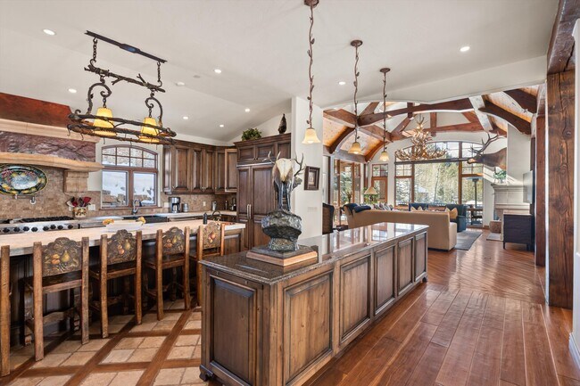 Photo - 180 Exhibition Ln