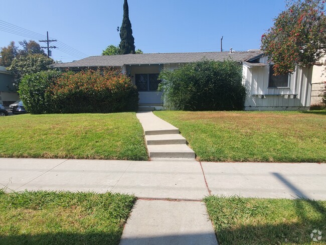 Property view - 13525 Burbank Blvd Rental