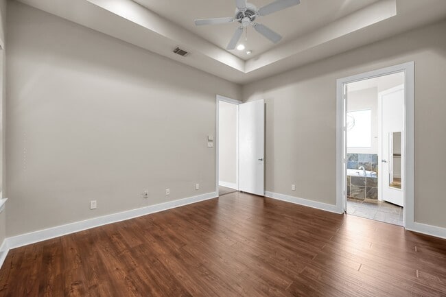 Photo - 932 Lester St