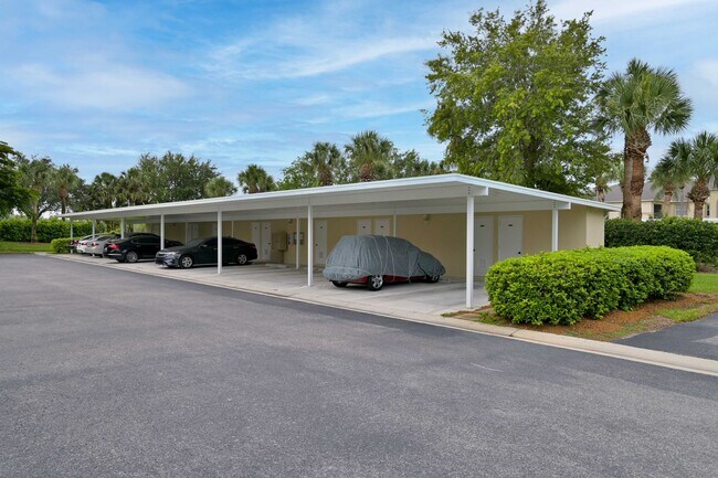 Photo - **SHORT-TERM RENTAL - FURNISHED TURNKEY 2+Den/2 CONDO in Stoneybrook**