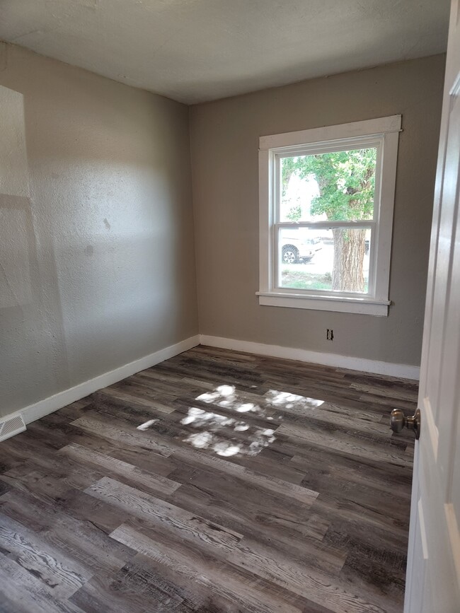 Photo - 1305 N La Crosse Ave