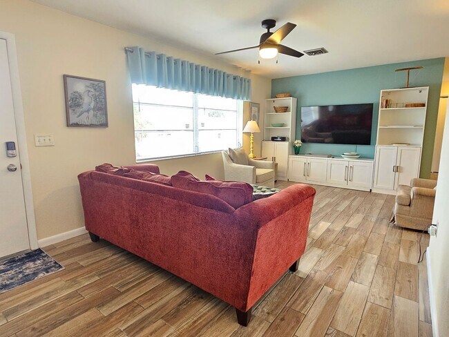 Photo - Seasonal Short-Term Pet Friendly 3 Bedroom 2 Bathroom Home in Venice East!