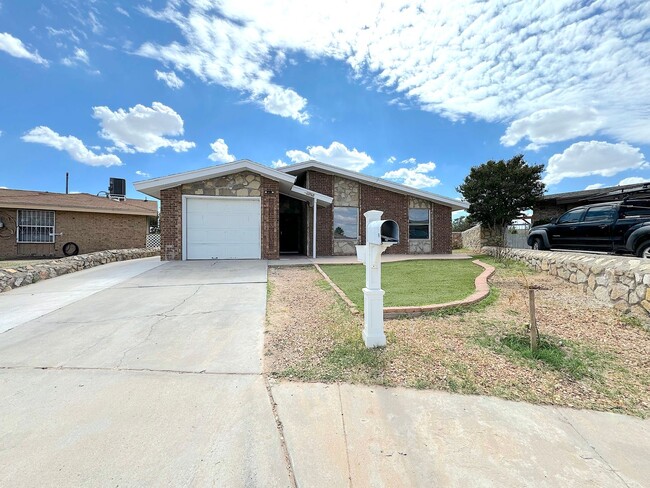 East El Paso 3 bed Refrig A/C - East El Paso 3 bed Refrig A/C House