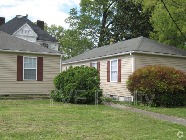 Building Photo - 2021 Washington Pike Unit Apt 5