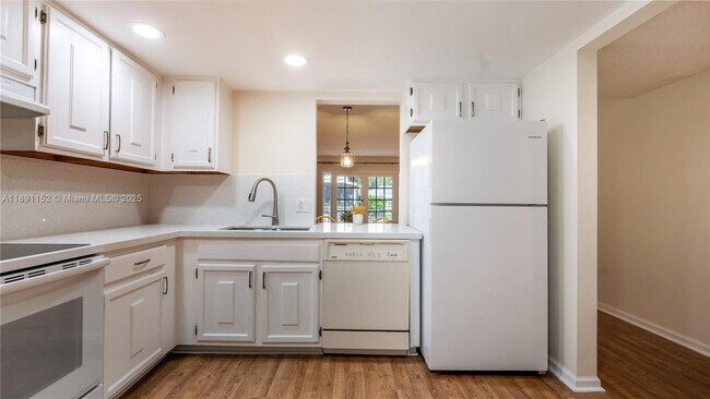 Photo - 7554 Stirling Rd Unidad 103