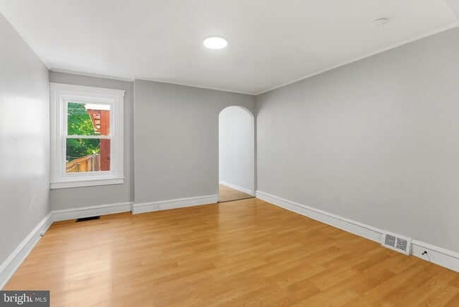Photo - 71 Amboy Ave