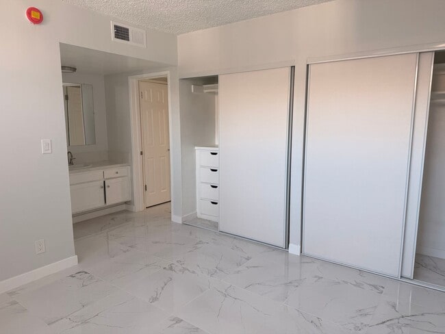Photo - 14751 Titus St Unidad 16
