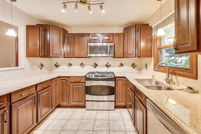 Photo - 933 Garden Ln
