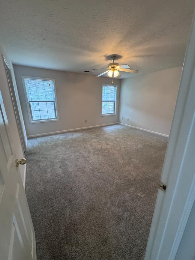 Photo - 3711 Lochdale Ter