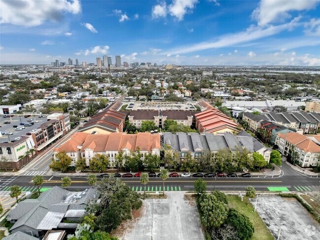 Building Photo - 2410 W Azeele St Unit 220 Rental