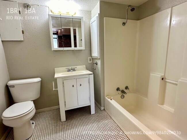 Photo - 975 N Washington St Unidad 16