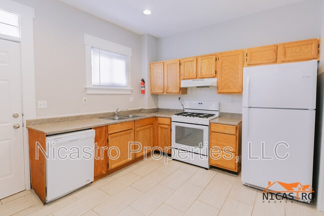 Photo - 172 E 11th Ave