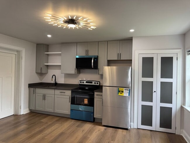 Building Photo - 241 Main St Unit 3