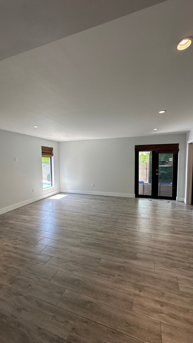 11015 Tanya St
