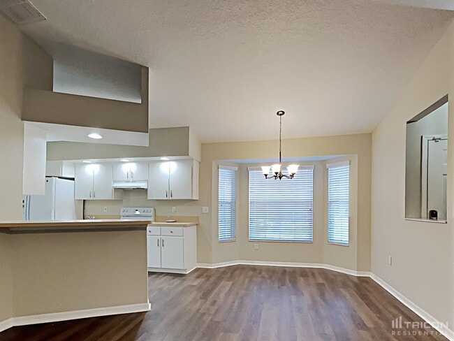 Photo - 3233 Ambassador Ave