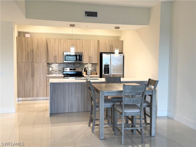 Photo - 15901 Pointe Cir Unidad 405