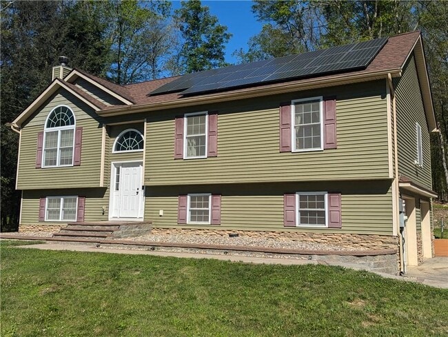 Photo - 409 Burlingham Rd House