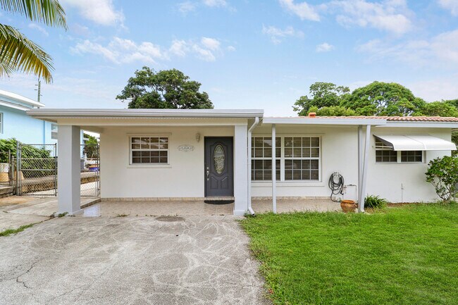 Photo - 391 SW 2nd St